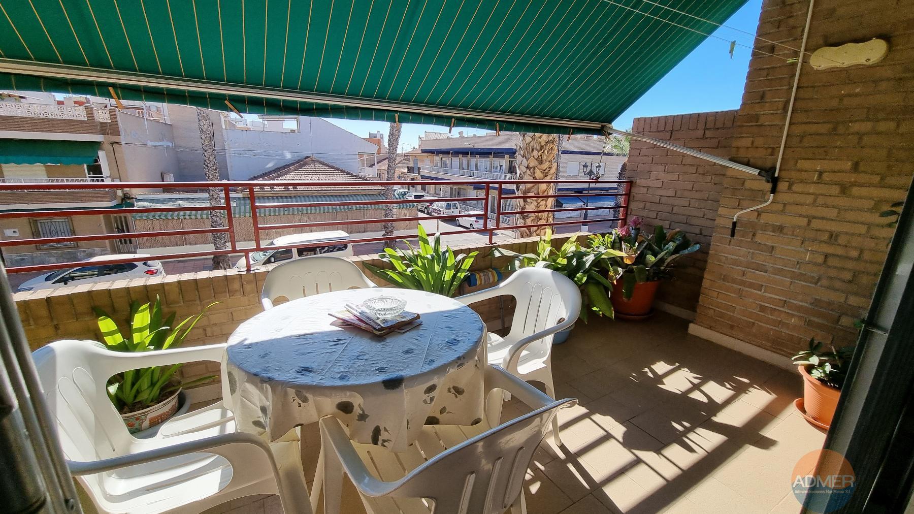 For sale of flat in Los Alcázares