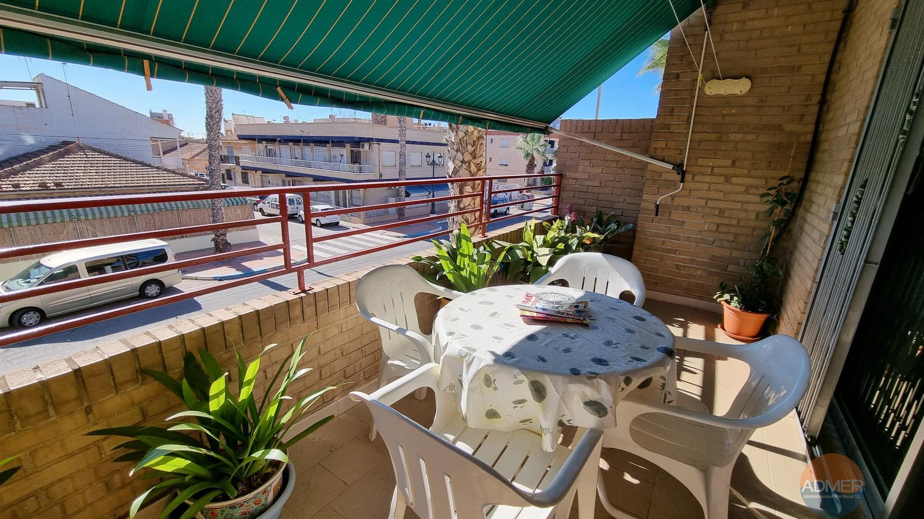 For sale of flat in Los Alcázares