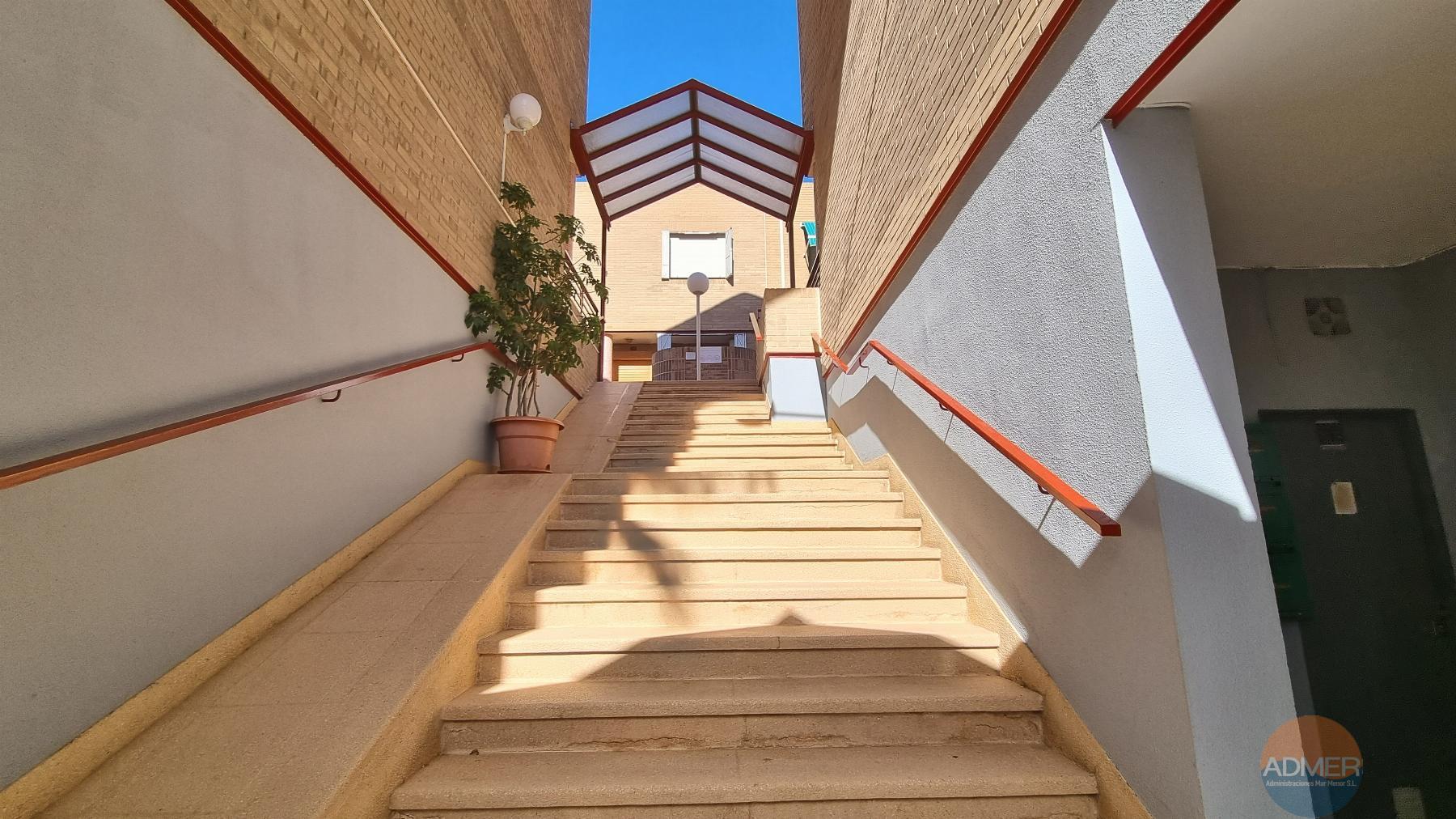 For sale of flat in Los Alcázares