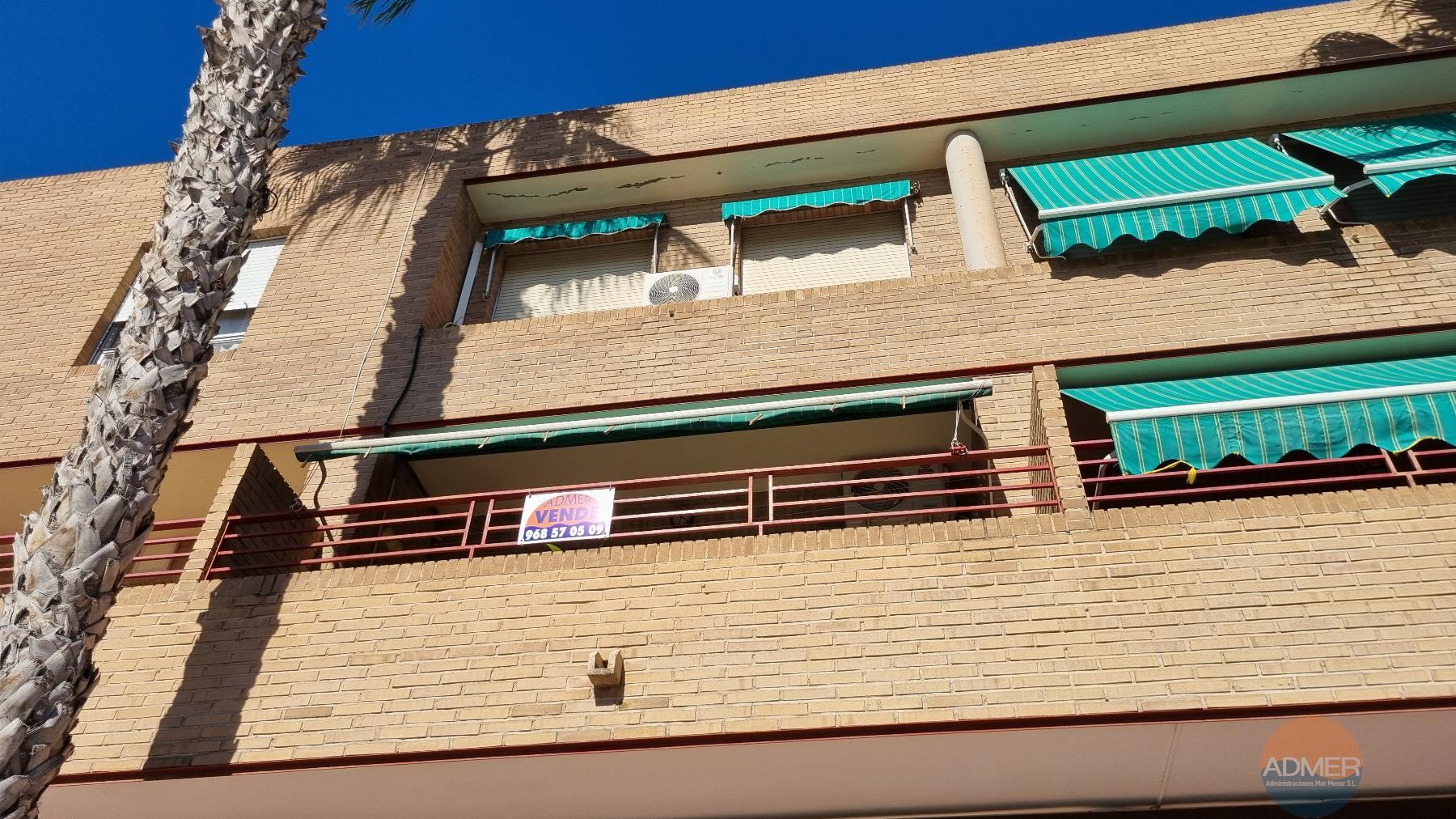 For sale of flat in Los Alcázares