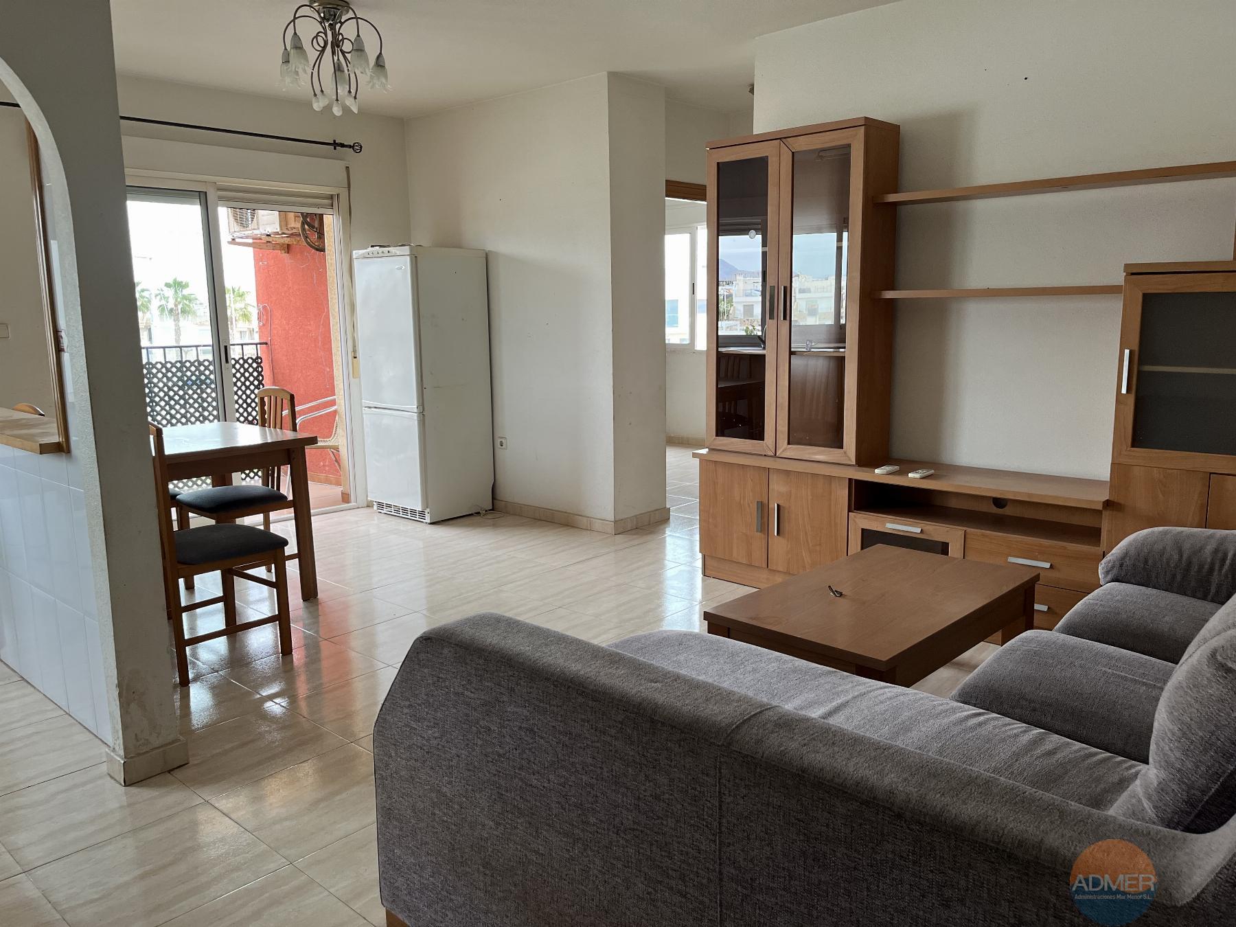 For sale of flat in Los Alcázares