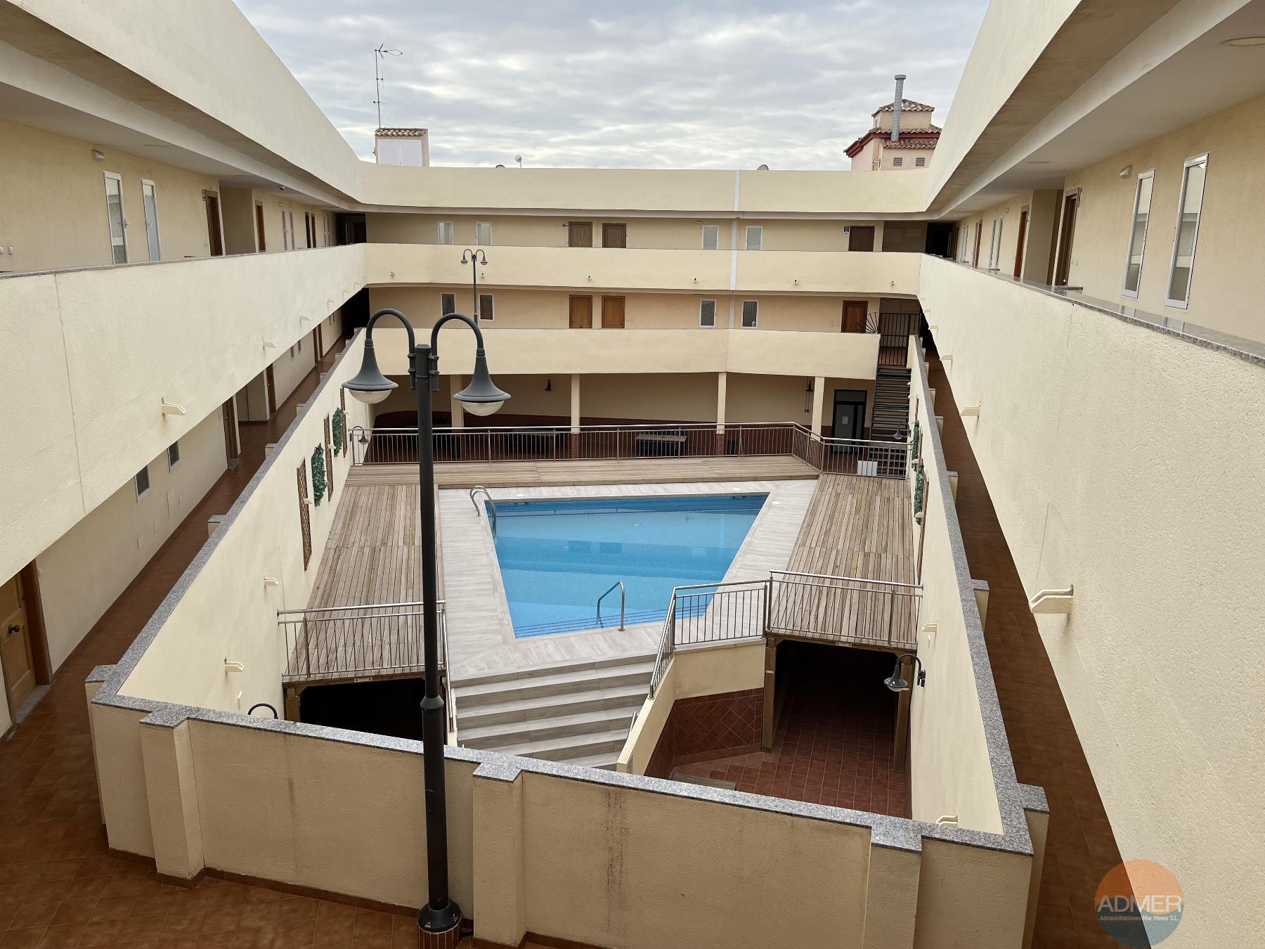 For sale of flat in Los Alcázares