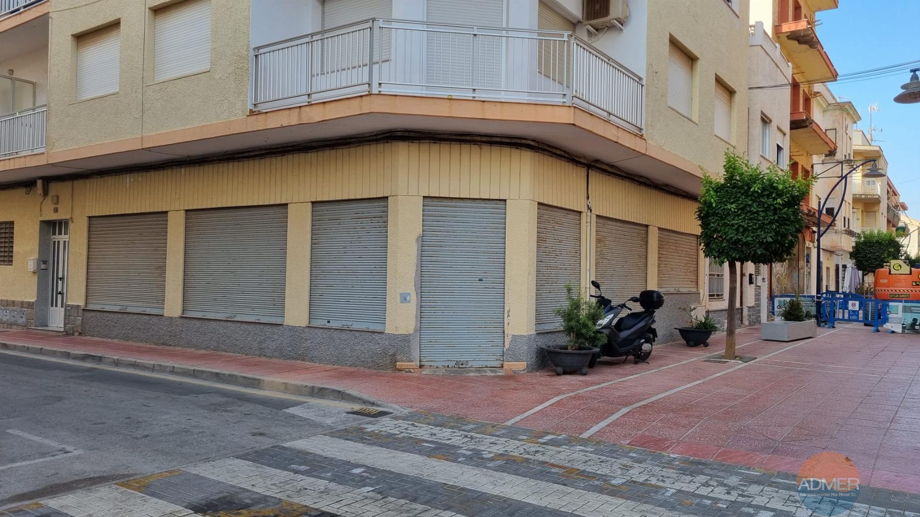 Venta de local comercial en Santiago de la Ribera