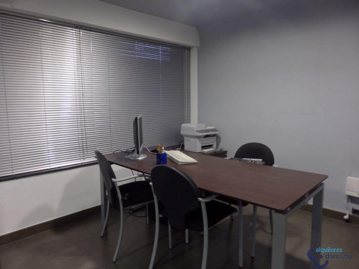 For rent of commercial in Donostia-San Sebastián
