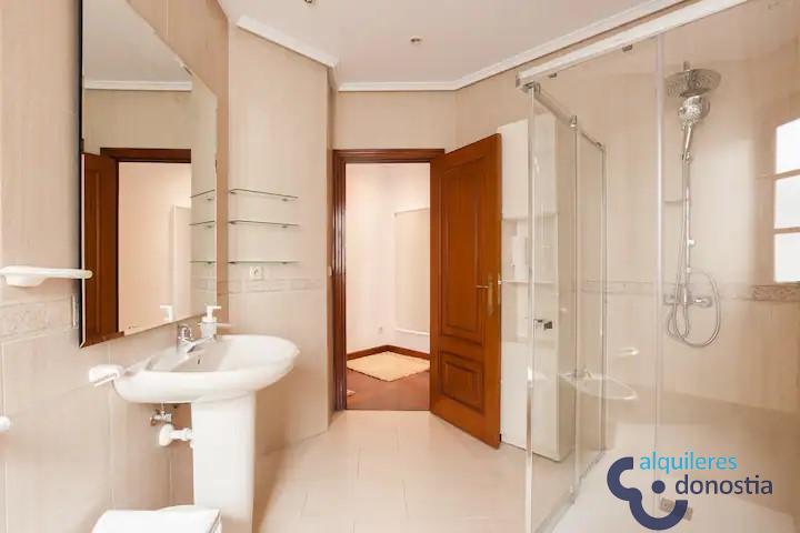 For rent of penthouse in Donostia-San Sebastián