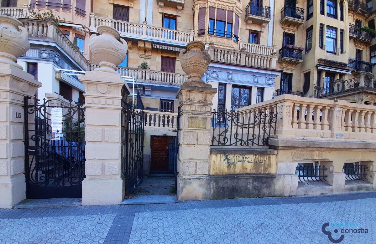 For rent of commercial in Donostia-San Sebastián
