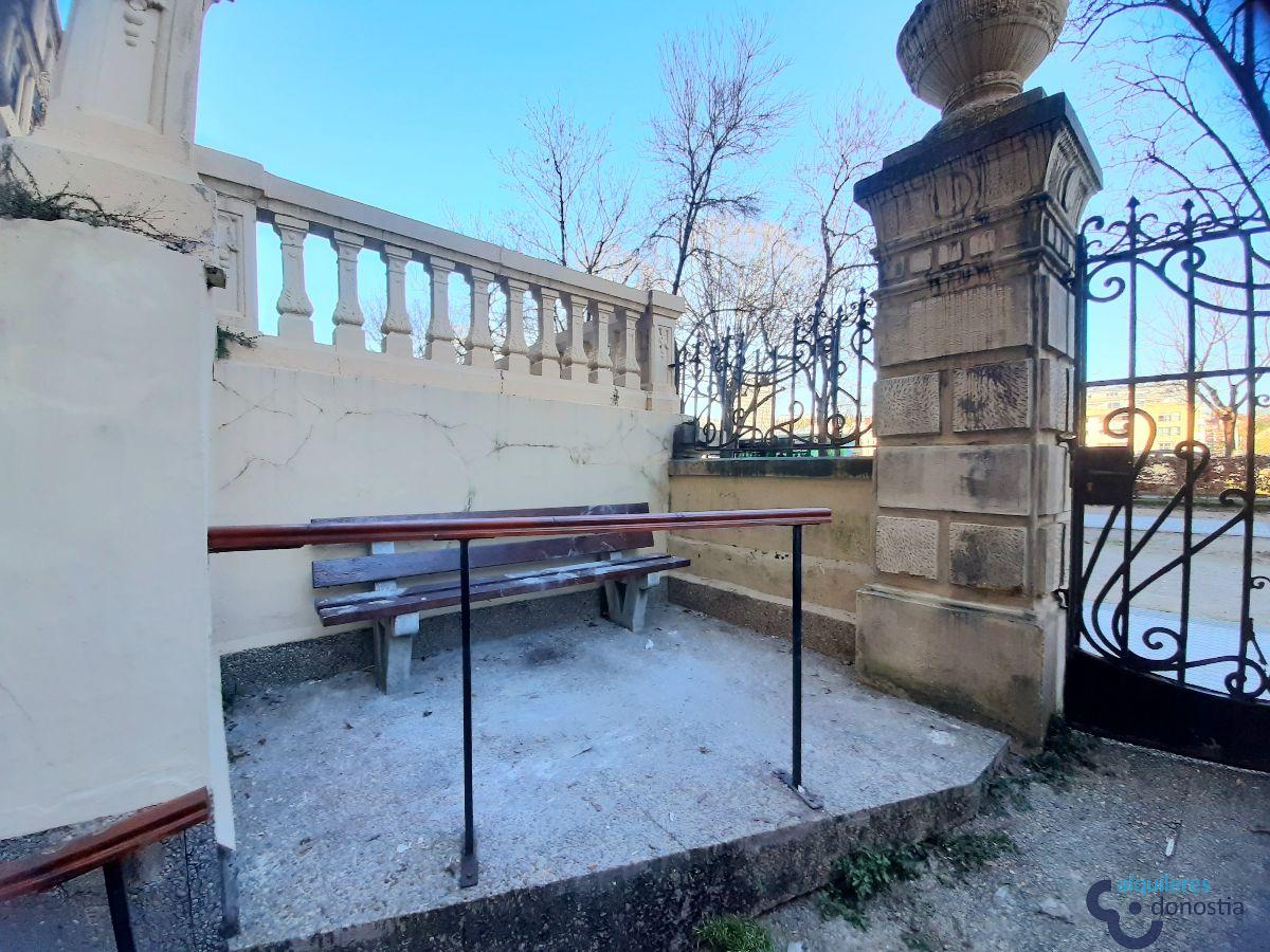 For rent of commercial in Donostia-San Sebastián
