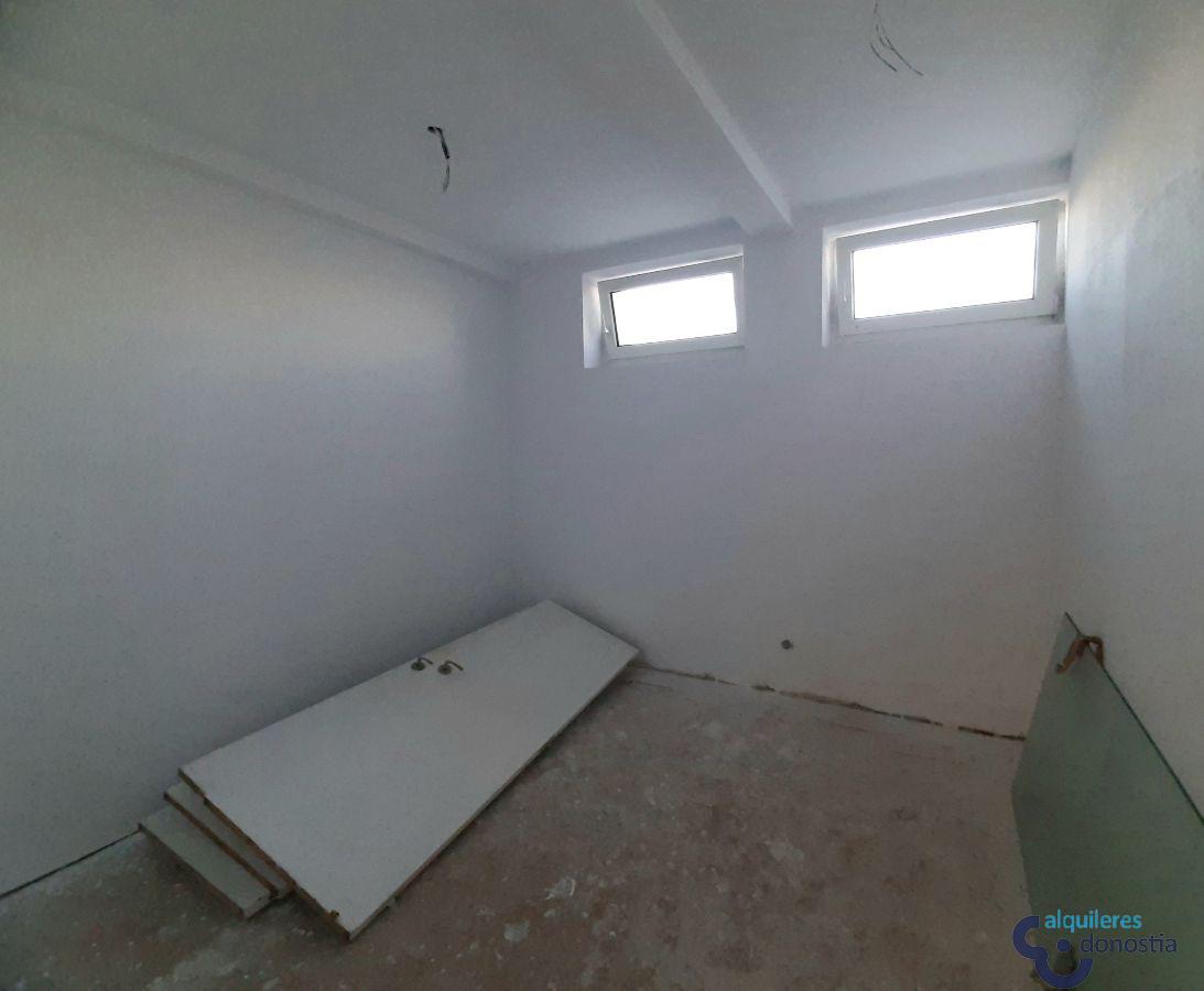 For rent of commercial in Donostia-San Sebastián