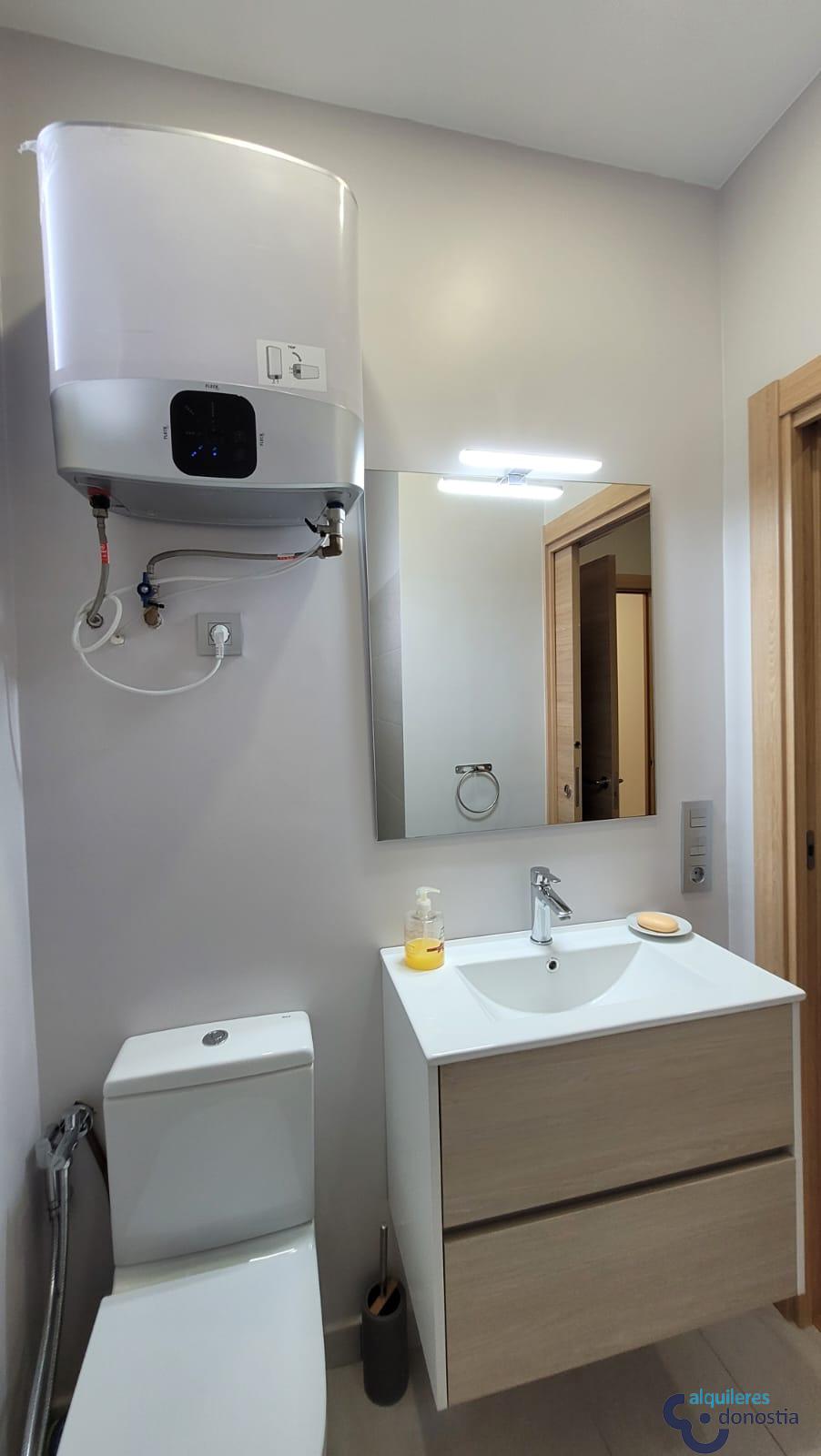 For rent of commercial in Donostia-San Sebastián