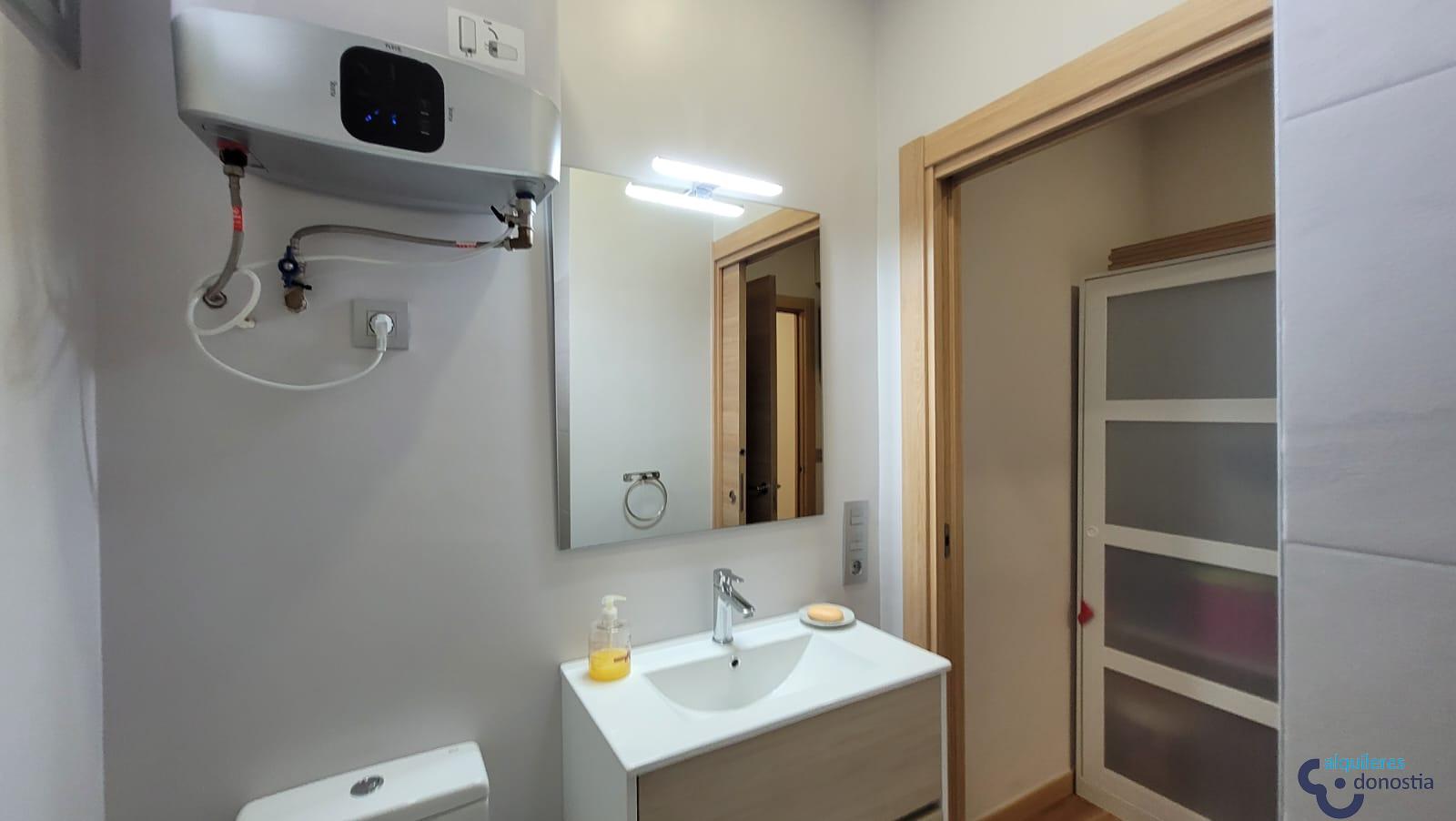 For rent of commercial in Donostia-San Sebastián