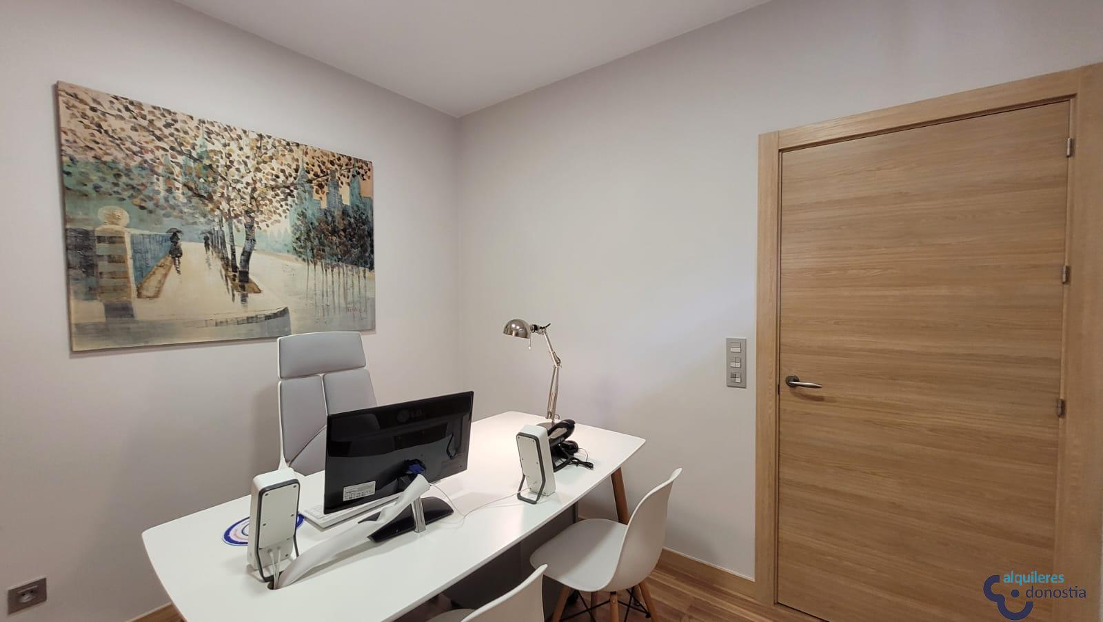 For rent of commercial in Donostia-San Sebastián