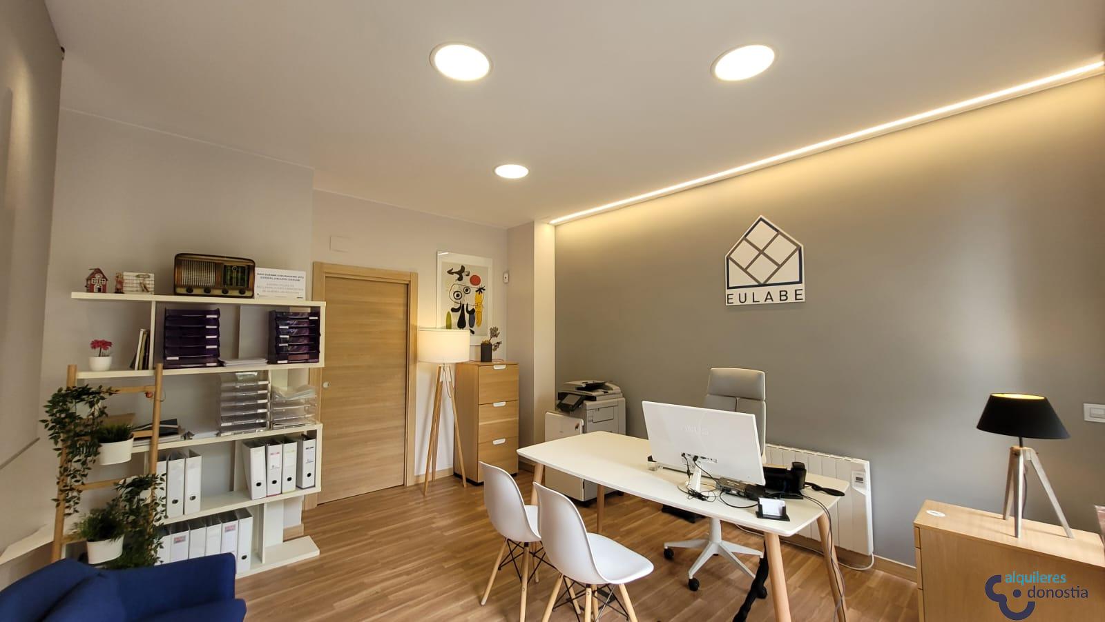 For rent of commercial in Donostia-San Sebastián
