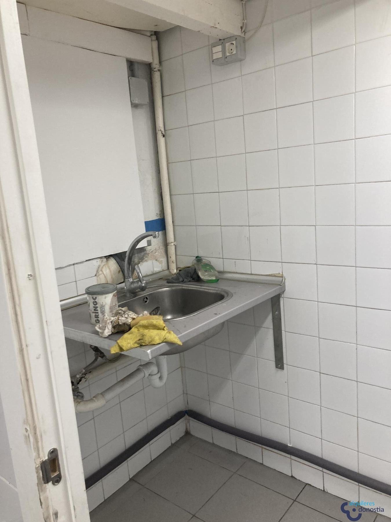 For rent of commercial in Donostia-San Sebastián