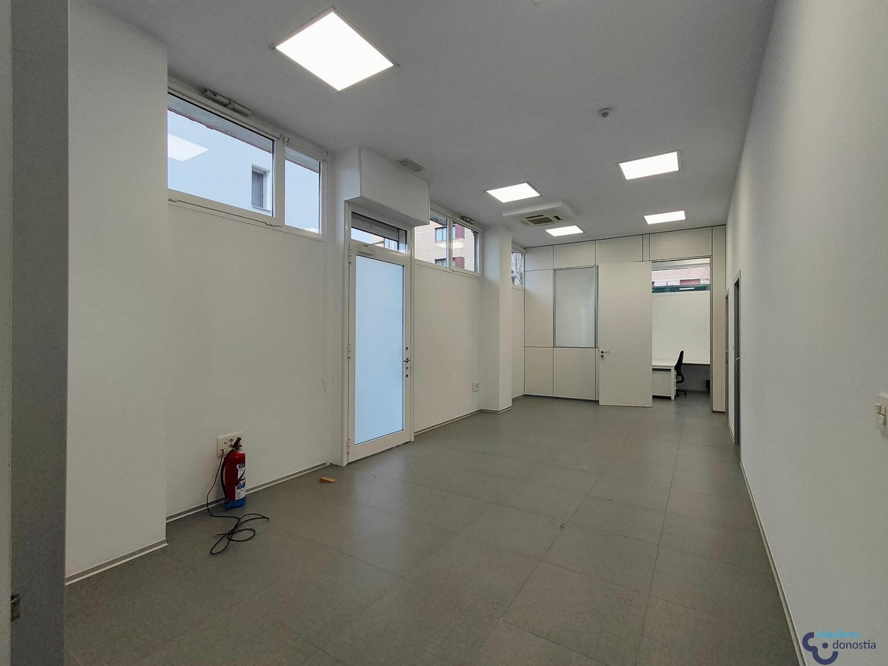 For rent of commercial in Tolosa