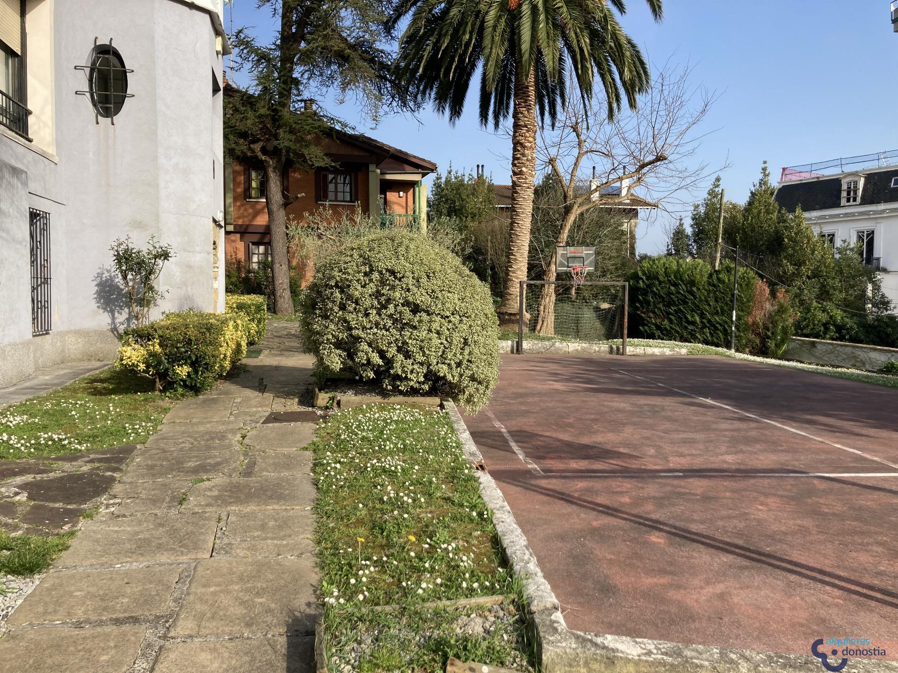 For rent of duplex in Donostia-San Sebastián