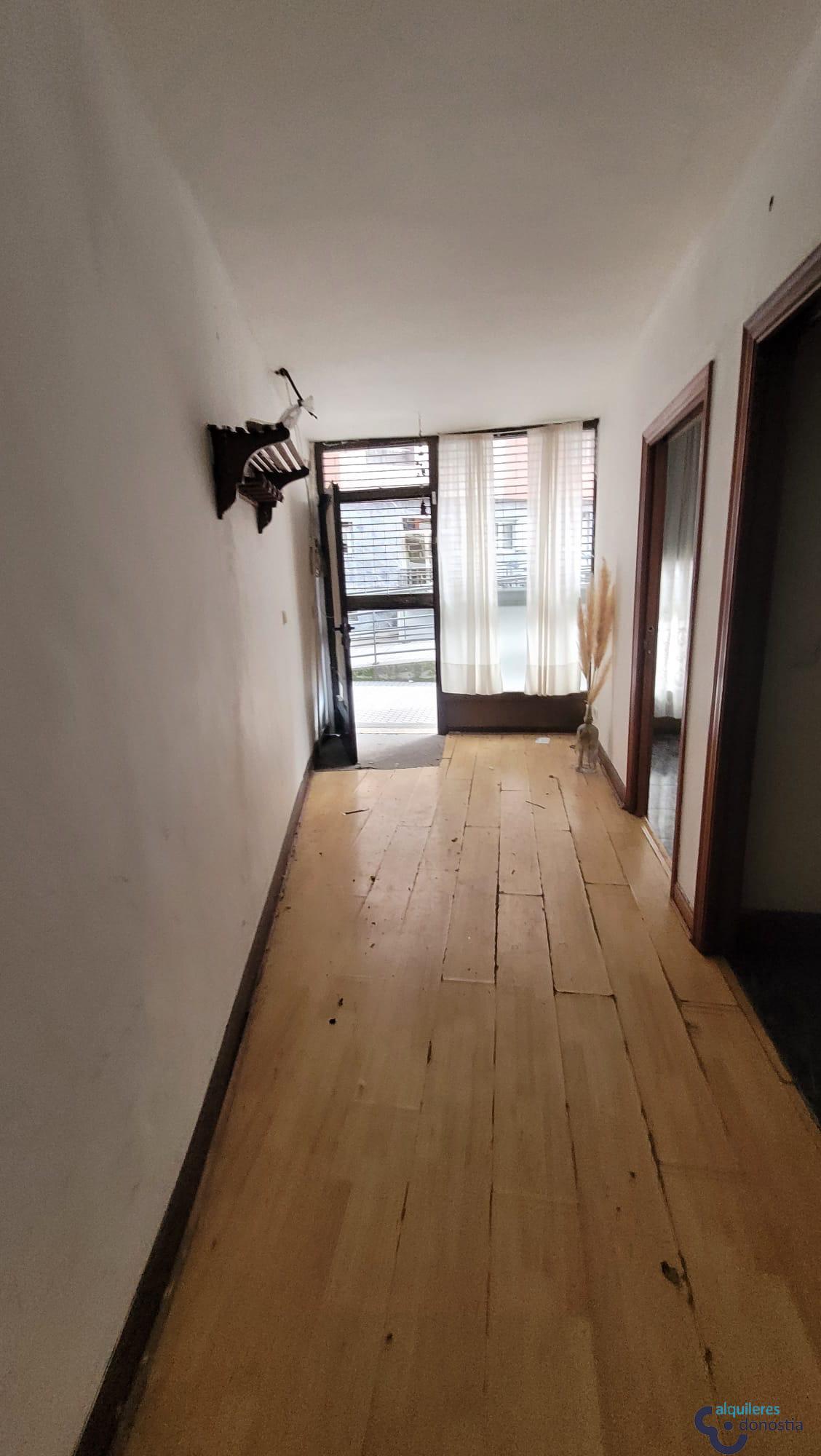 For rent of commercial in Donostia-San Sebastián