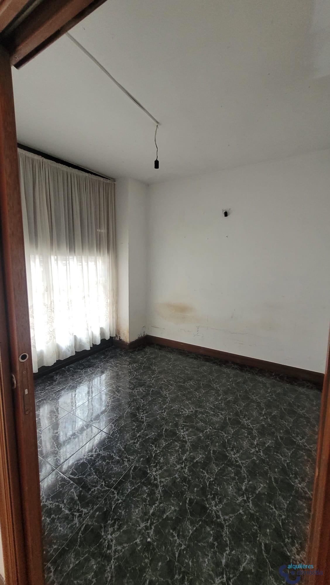 For rent of commercial in Donostia-San Sebastián