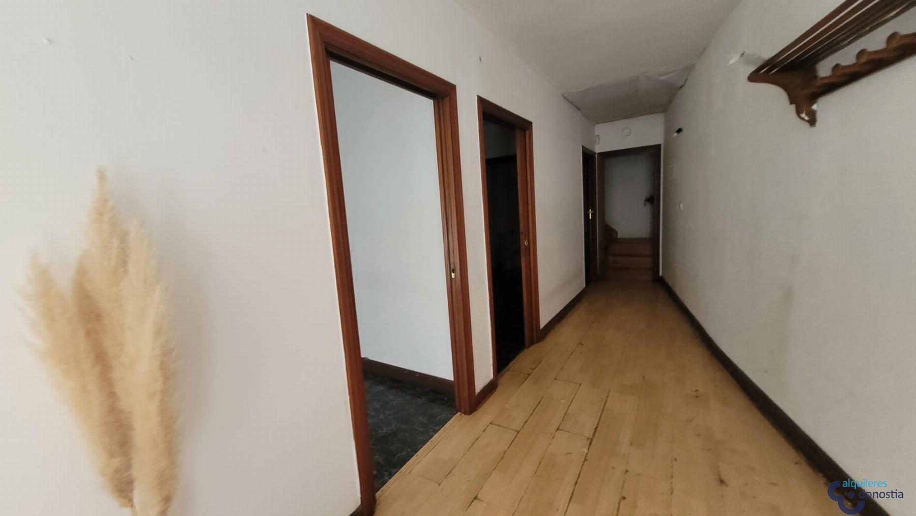 For rent of commercial in Donostia-San Sebastián