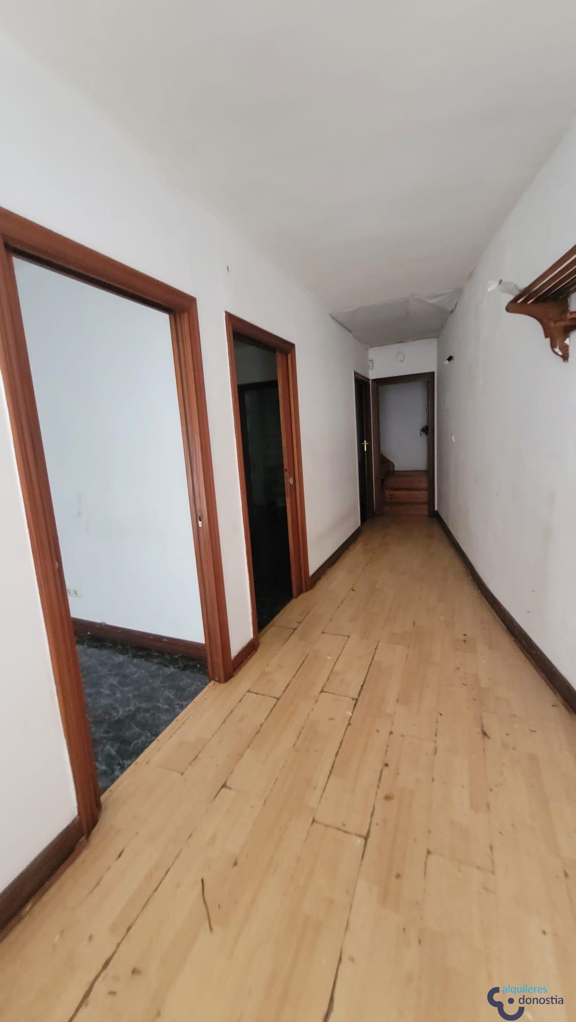 For rent of commercial in Donostia-San Sebastián