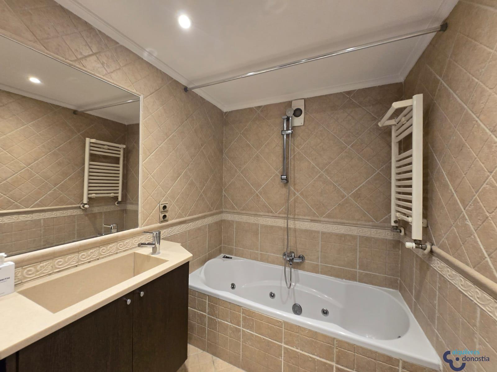 For rent of room in Donostia-San Sebastián