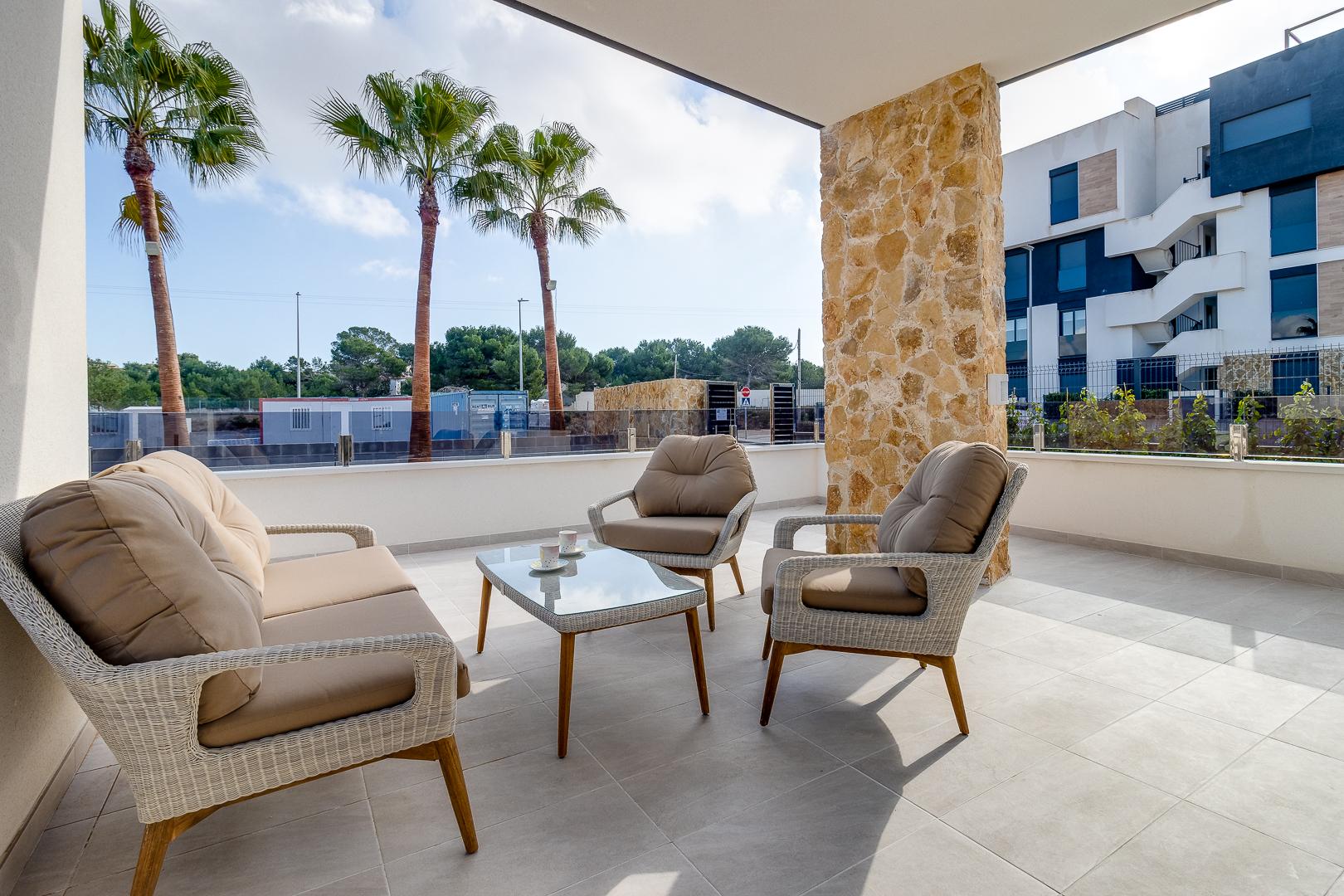 Myynti
 from
 huoneisto
 sisään

 Orihuela Costa