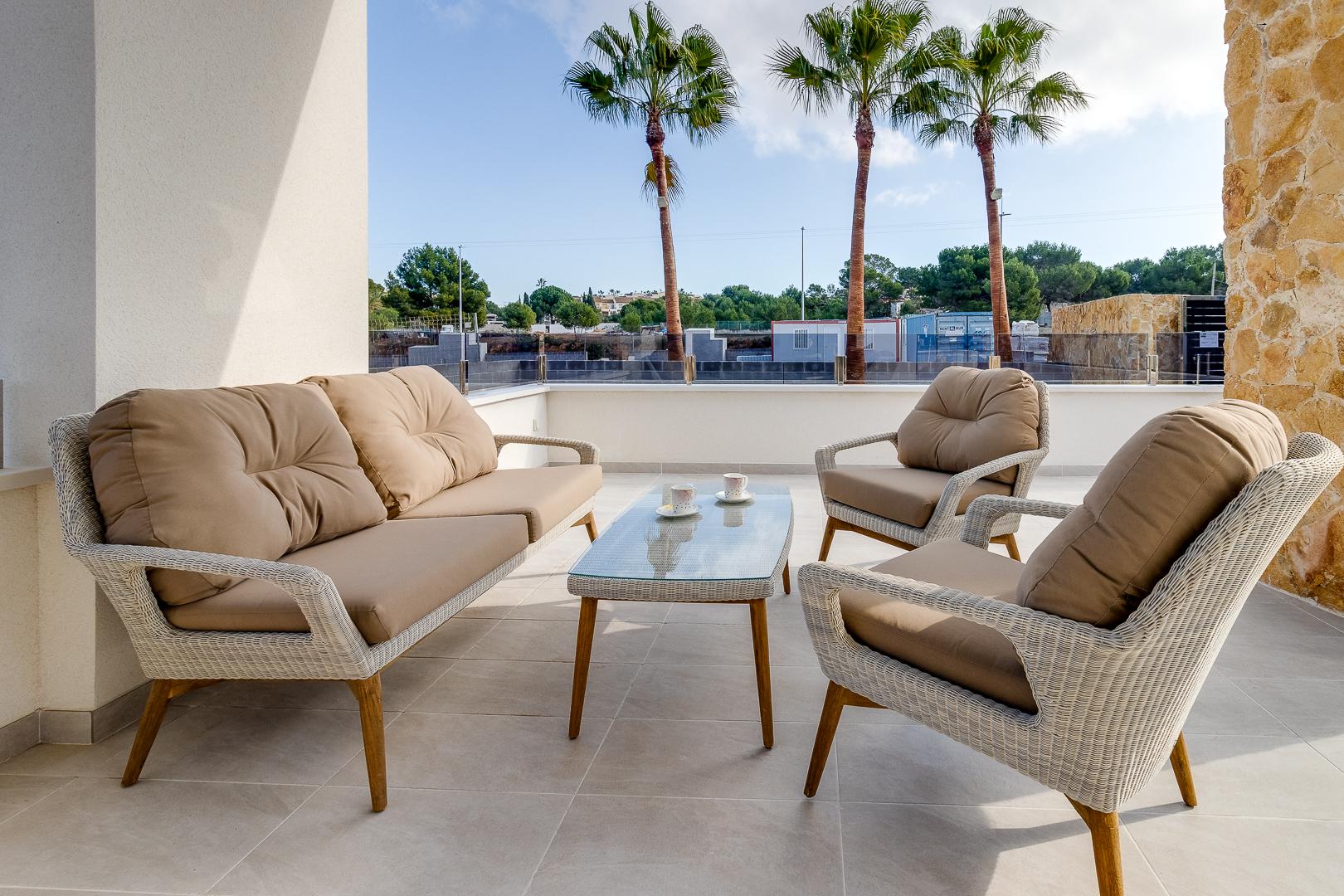 Myynti
 from
 huoneisto
 sisään

 Orihuela Costa
