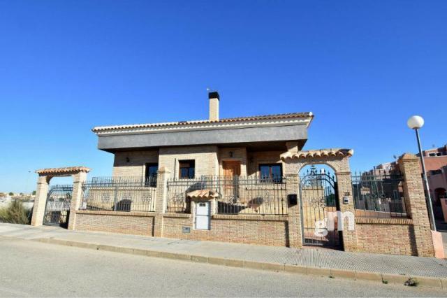 For sale of chalet in Los Montesinos