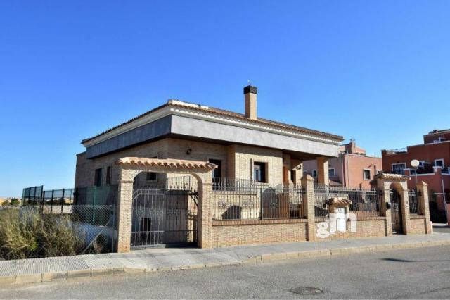 Venta de chalet en Los Montesinos
