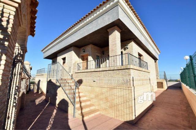 Venta de chalet en Los Montesinos