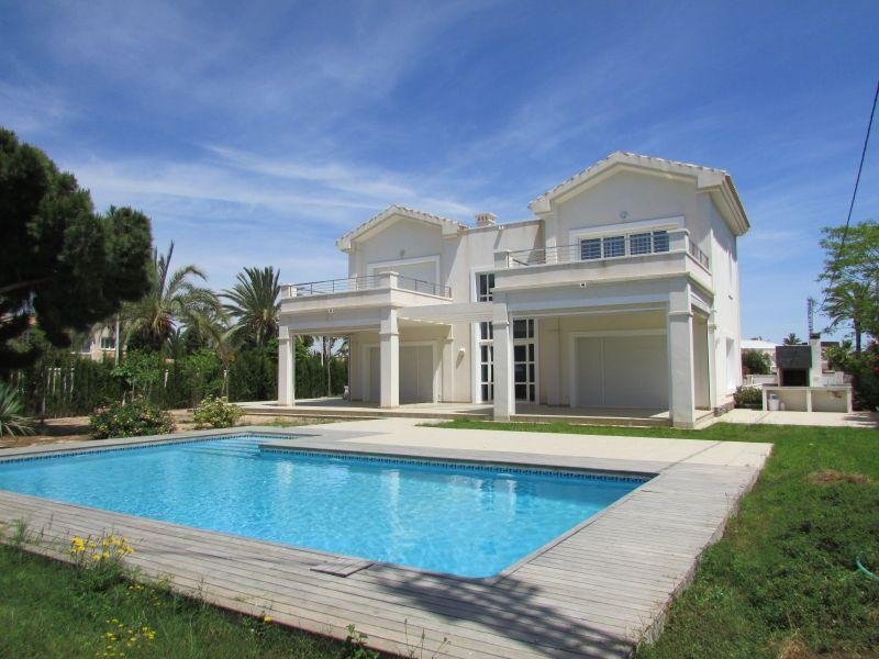 For sale of villa in Orihuela Costa