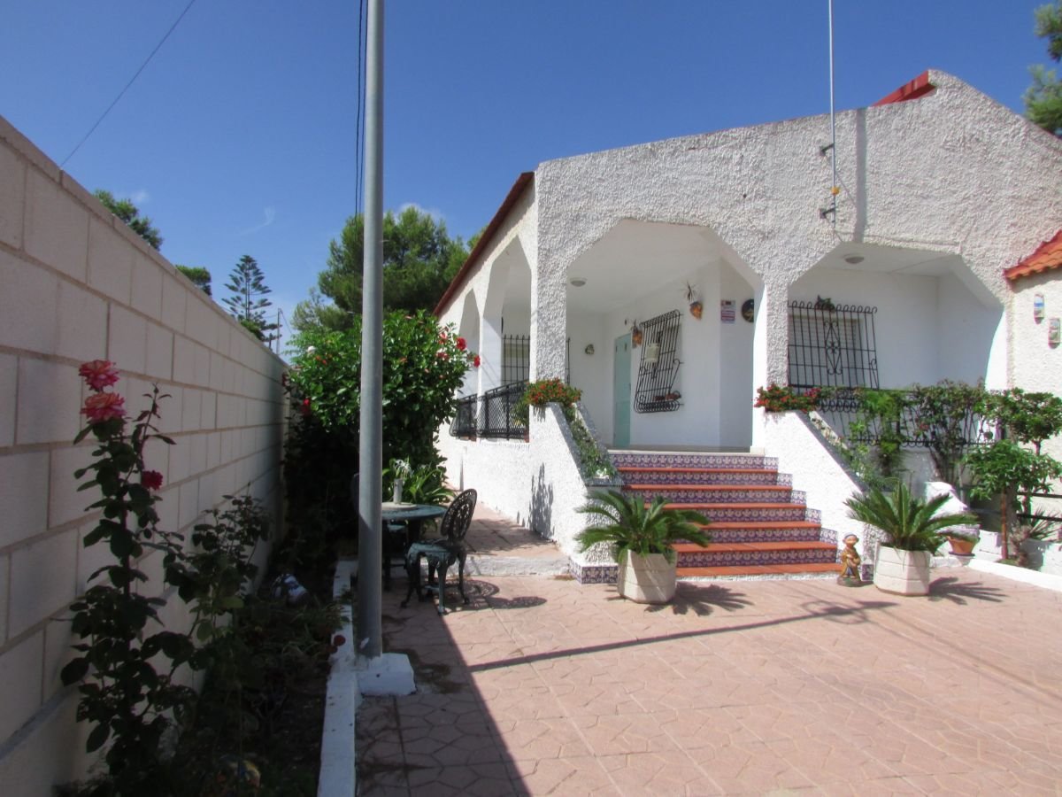 For sale of villa in Orihuela Costa