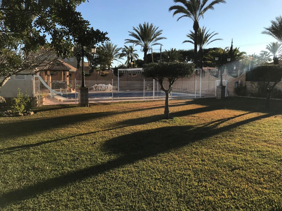 Venta de villa en Orihuela Costa