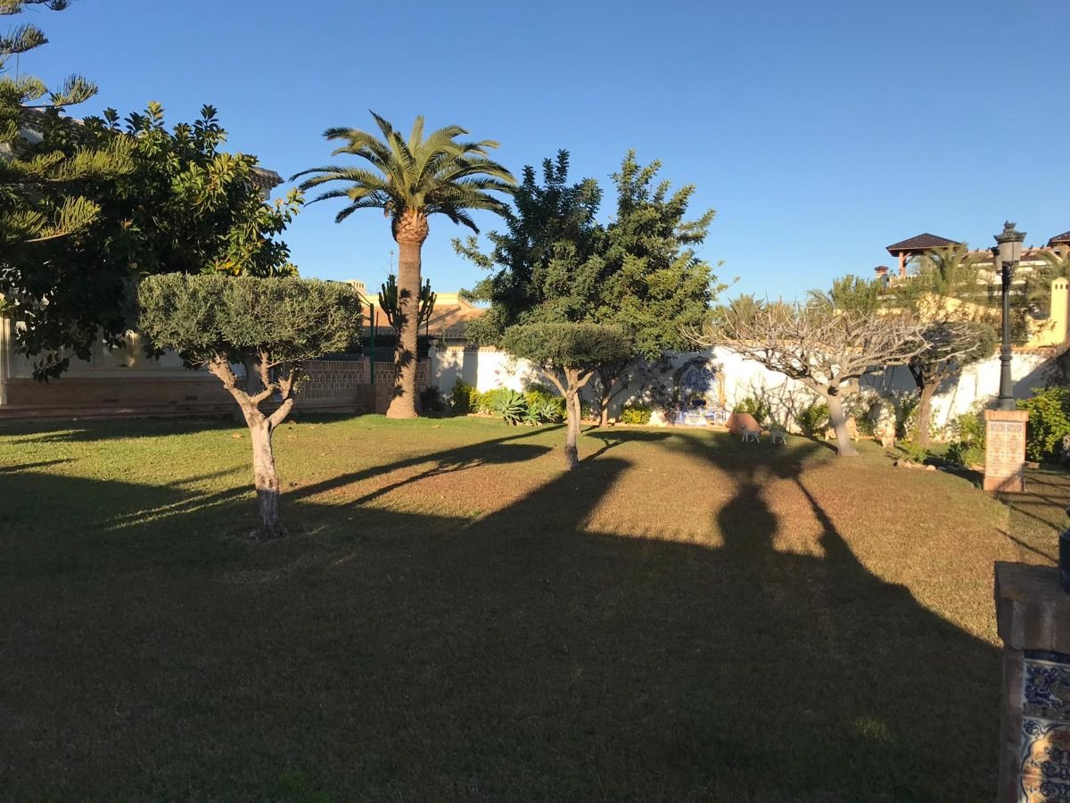 For sale of villa in Orihuela Costa