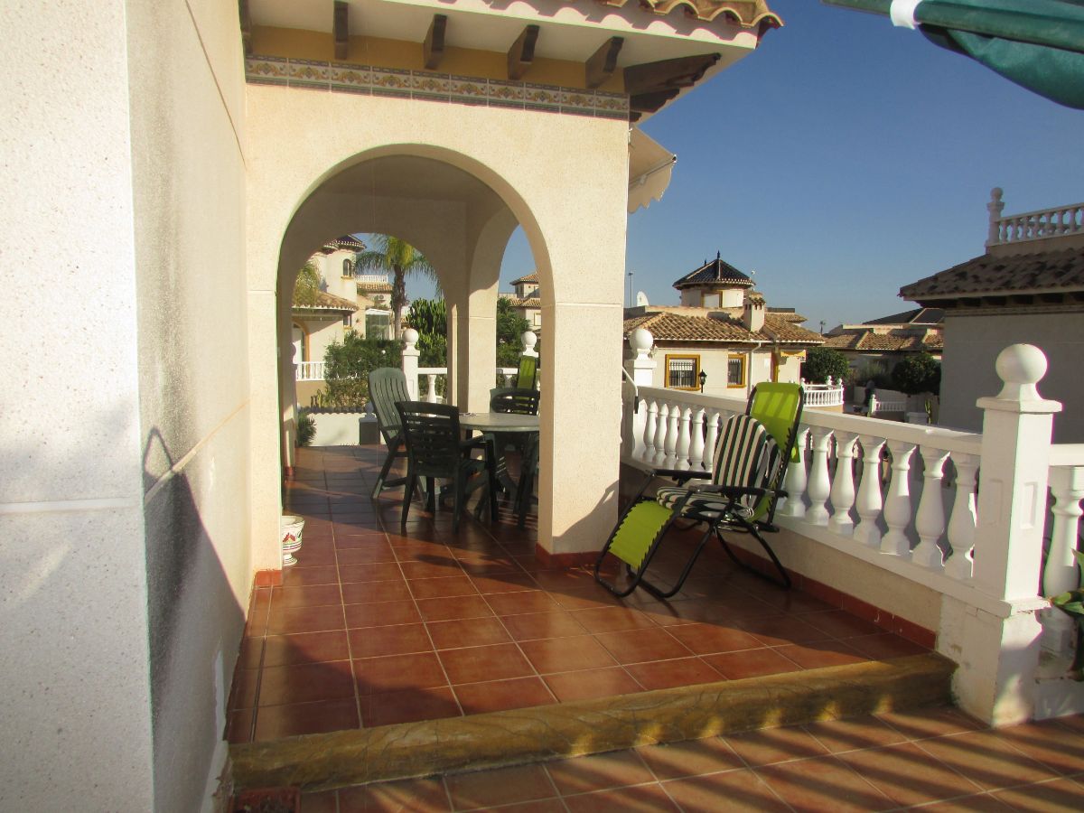 Zu verkaufen von chalet in
 Orihuela Costa
