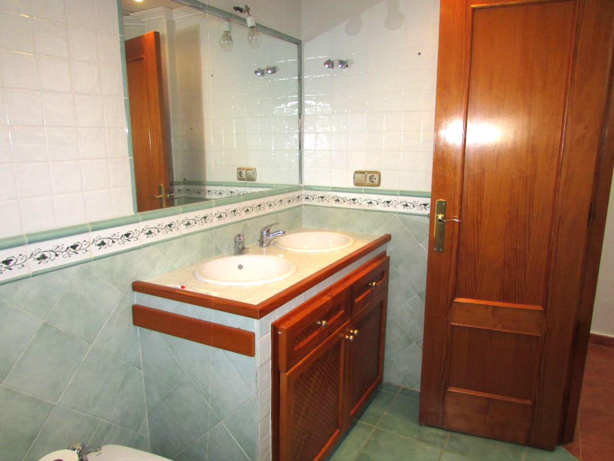 Zu verkaufen von chalet in
 Orihuela Costa