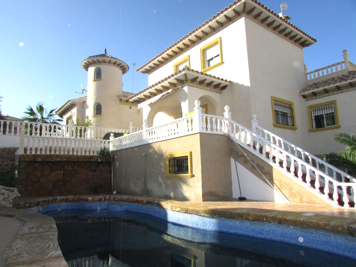 For sale of chalet in Orihuela Costa