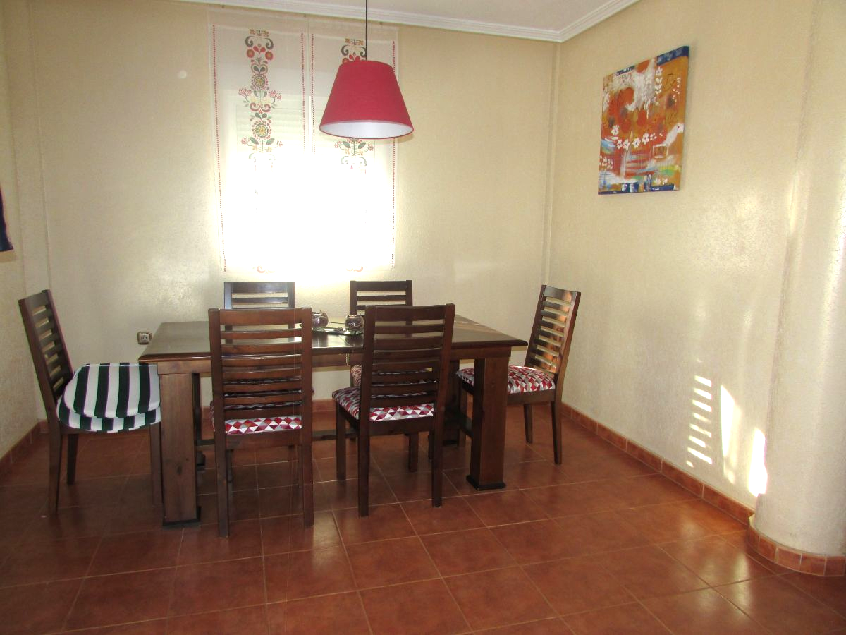 Zu verkaufen von chalet in
 Orihuela Costa