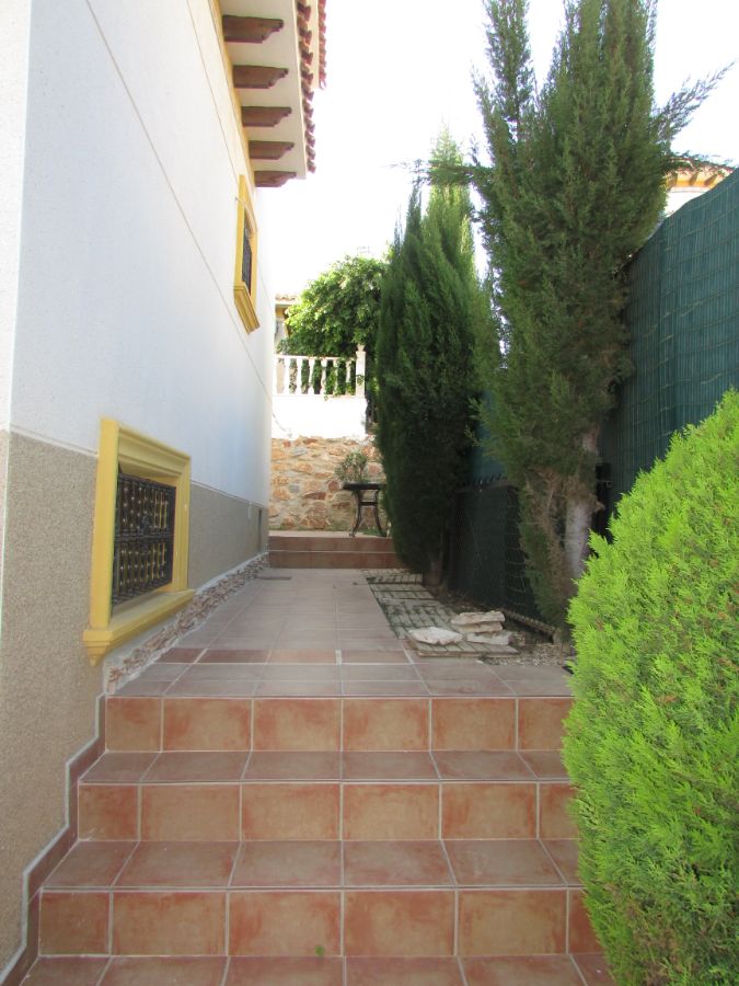 Zu verkaufen von chalet in
 Orihuela Costa