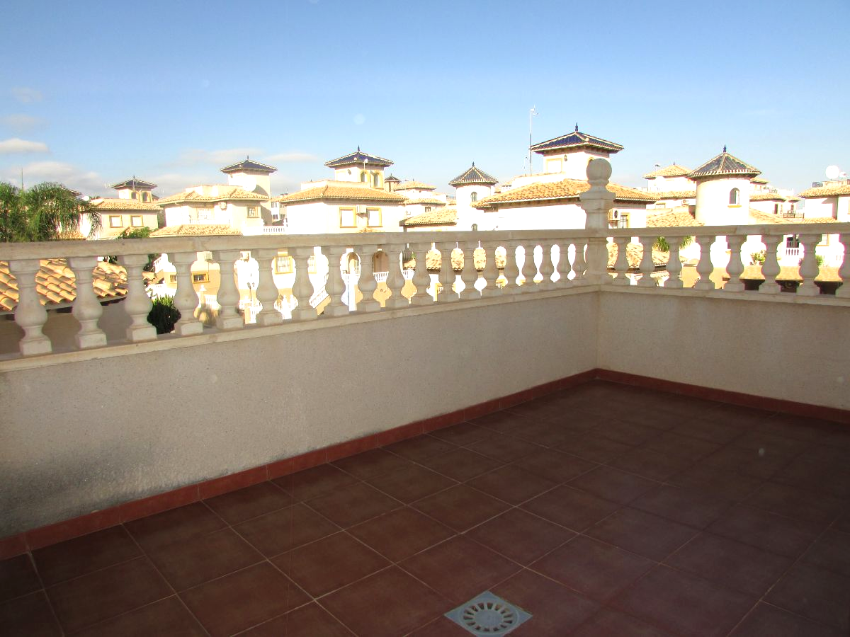 Zu verkaufen von chalet in
 Orihuela Costa