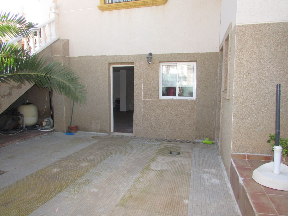 Zu verkaufen von chalet in
 Orihuela Costa