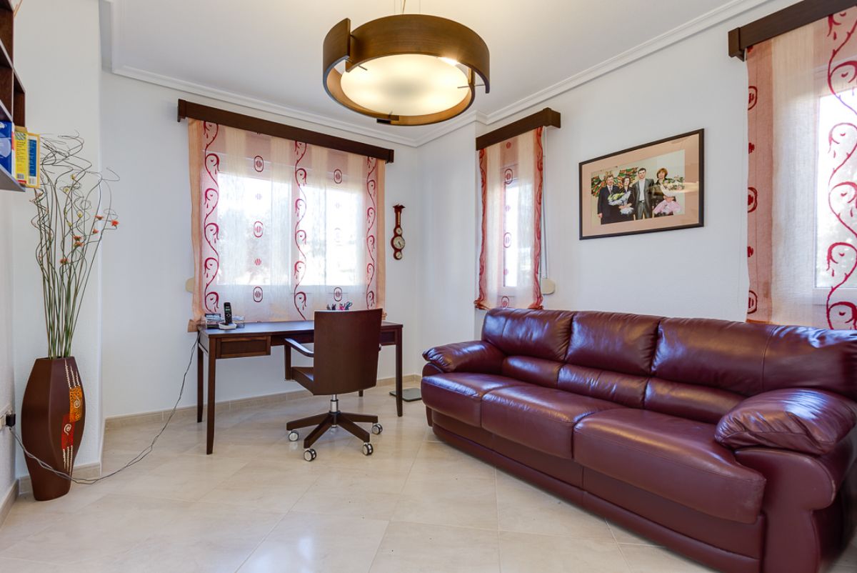 Venta de chalet en Orihuela Costa