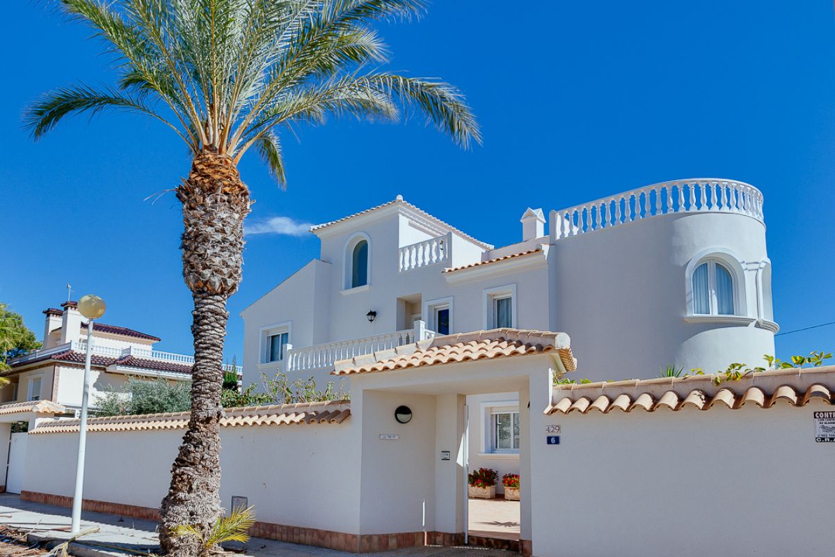 For sale of chalet in Orihuela Costa