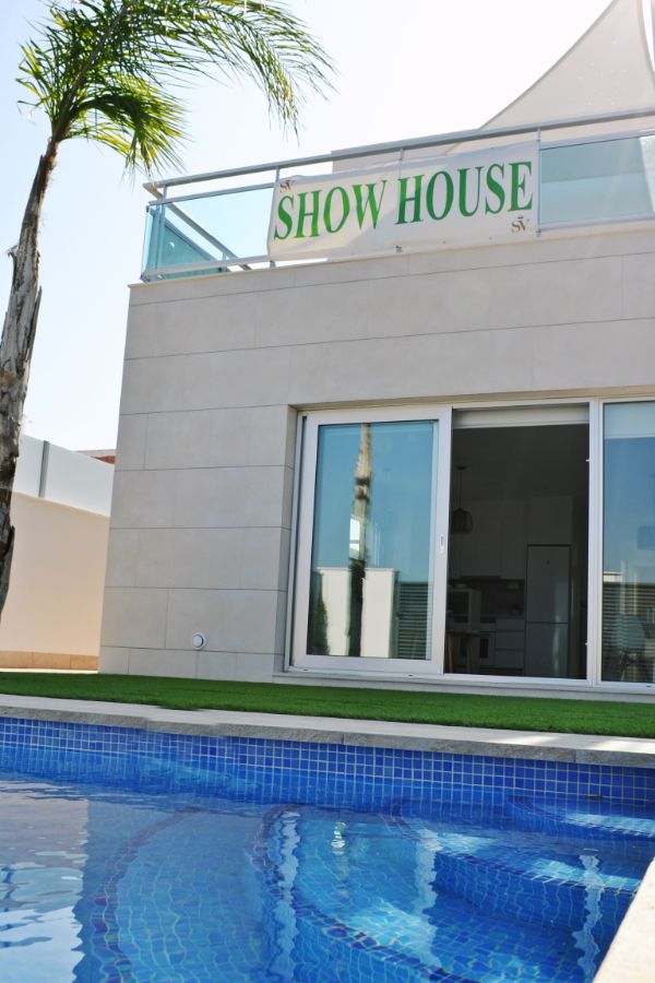 For sale of chalet in Los Alcázares