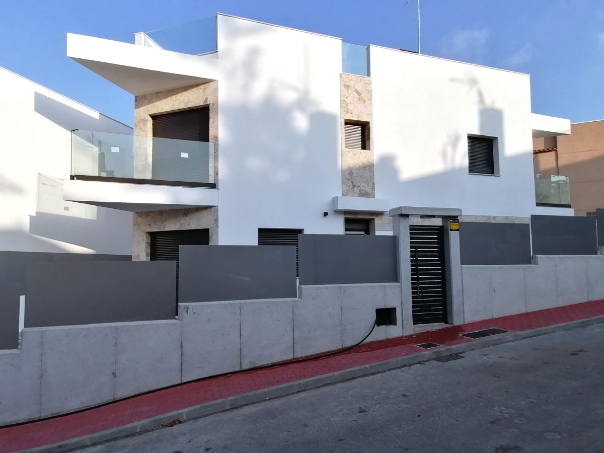 For sale of chalet in Torrevieja