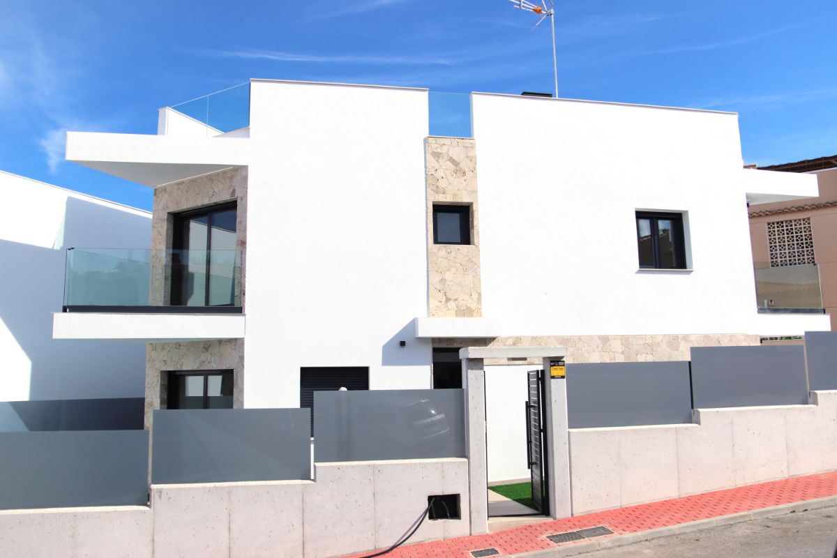 For sale of chalet in Torrevieja