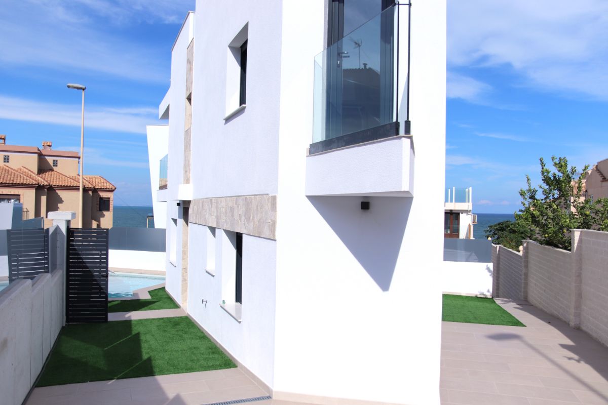 For sale of chalet in Torrevieja