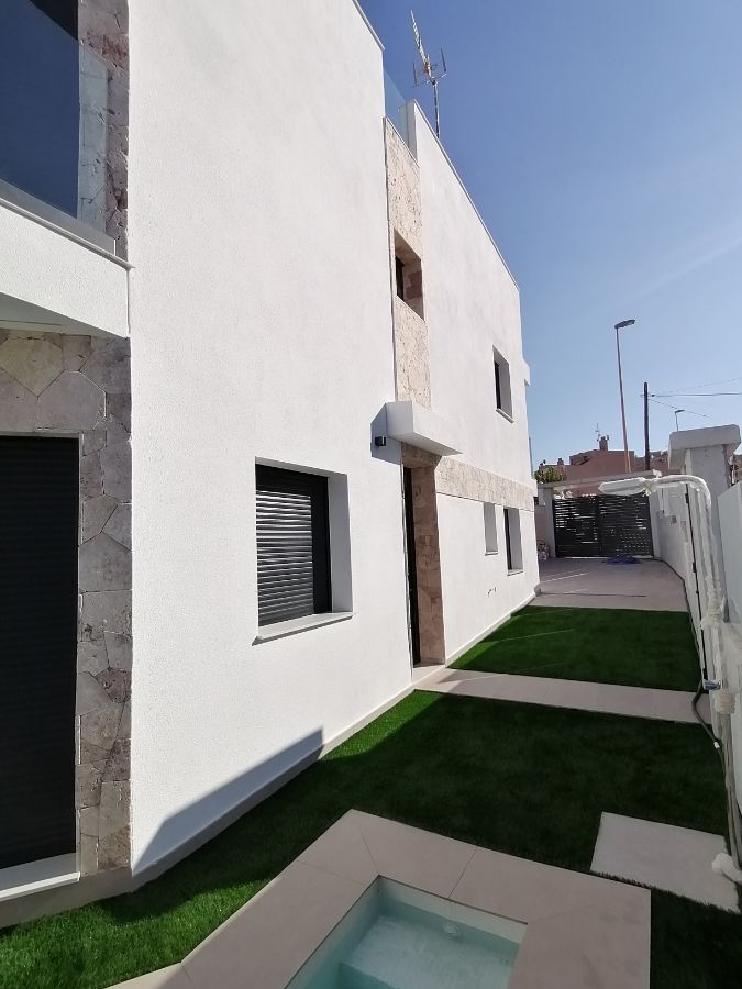 For sale of chalet in Torrevieja