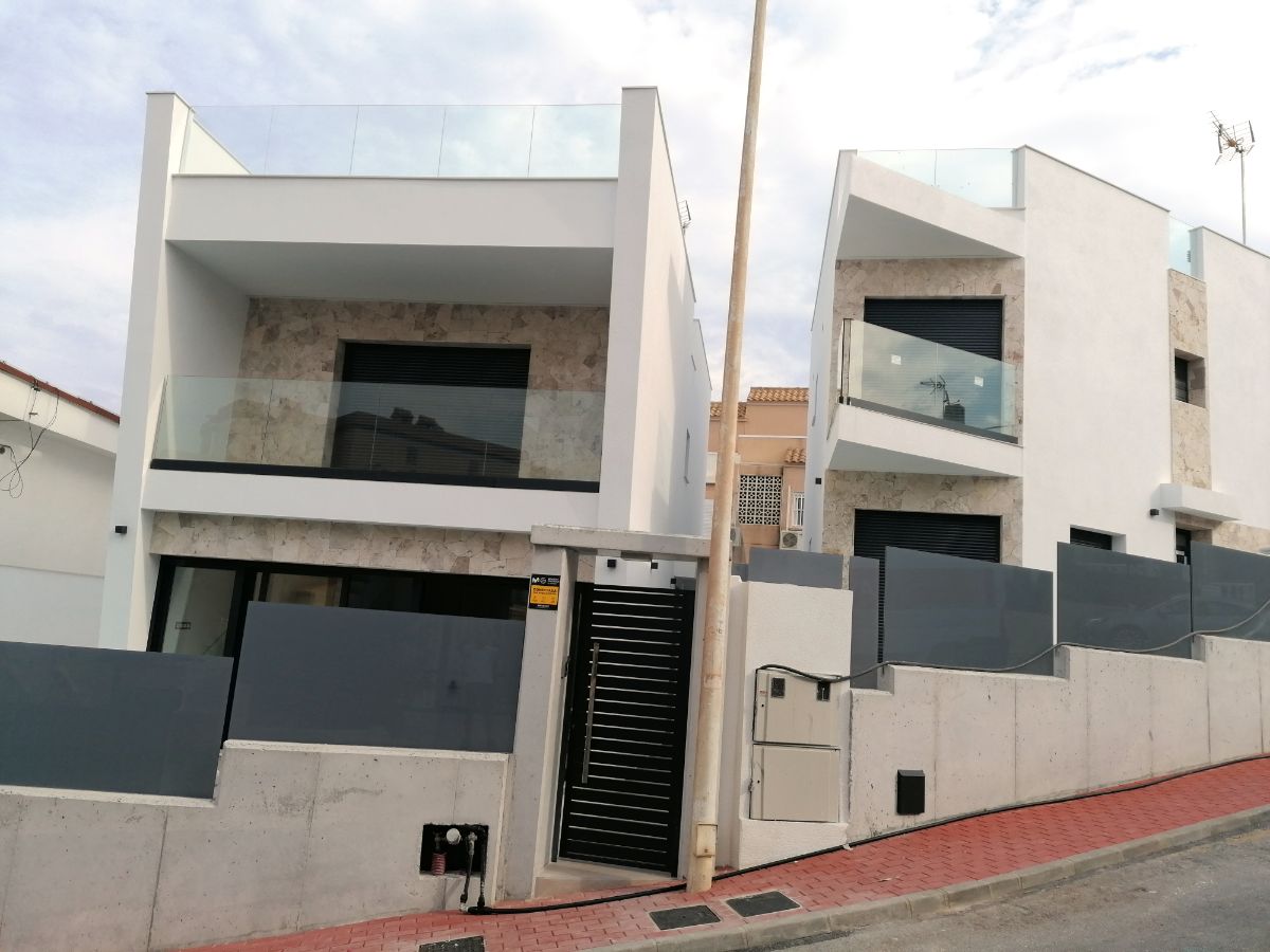 For sale of chalet in Torrevieja