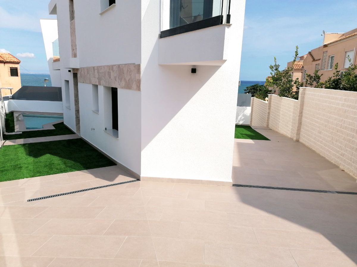 For sale of chalet in Torrevieja