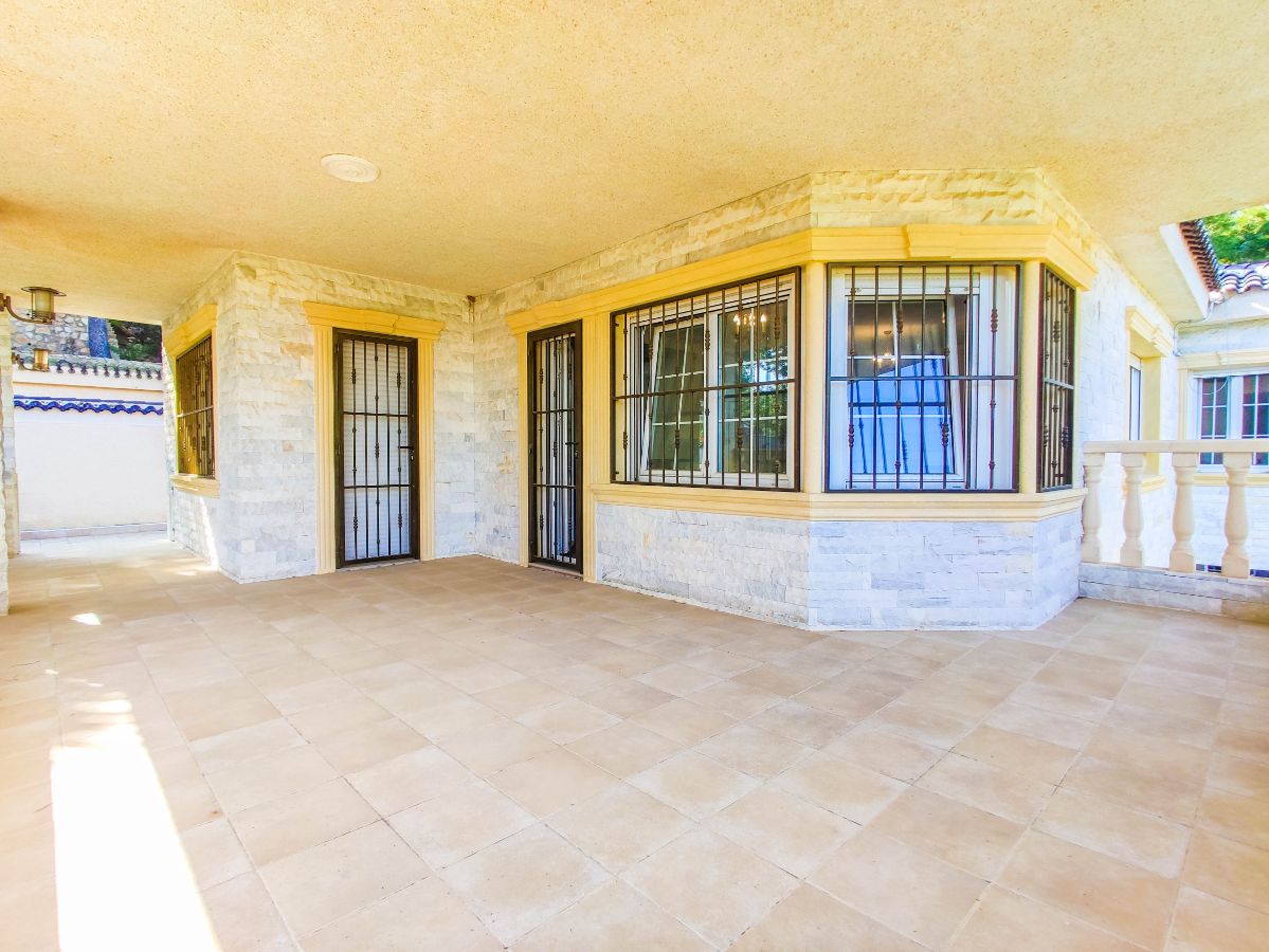 For sale of chalet in Orihuela Costa